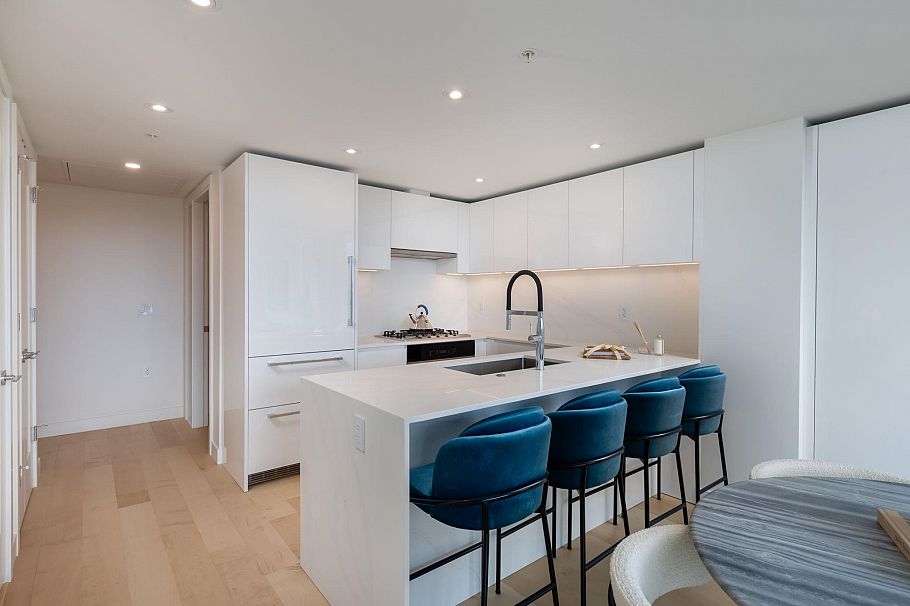 901 135 E 13th Street North Vancouver, BC - 9