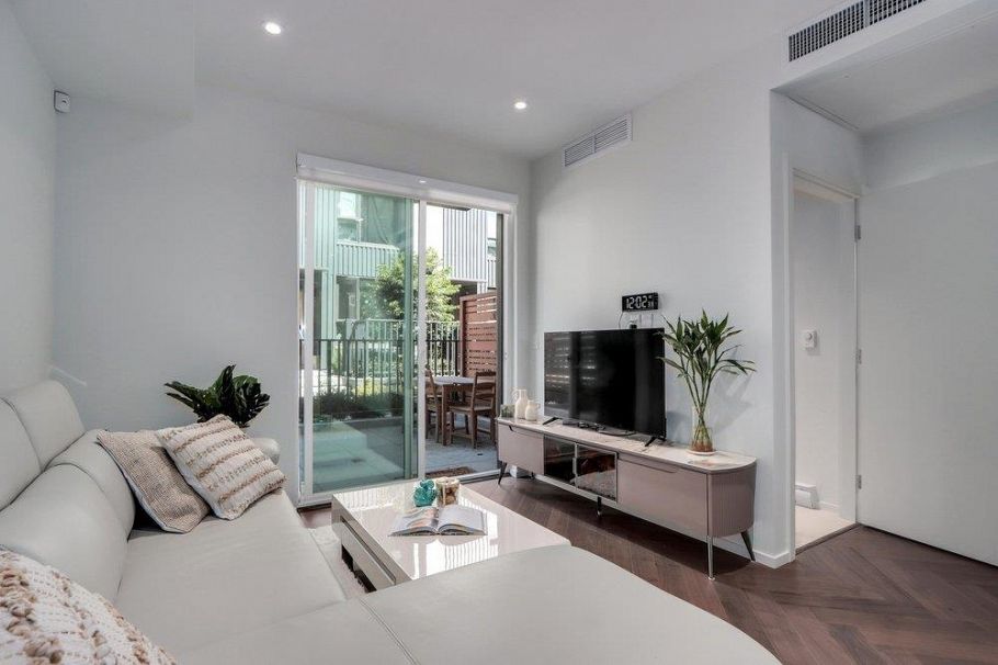 153 785 W 49th Avenue Vancouver, BC - 6