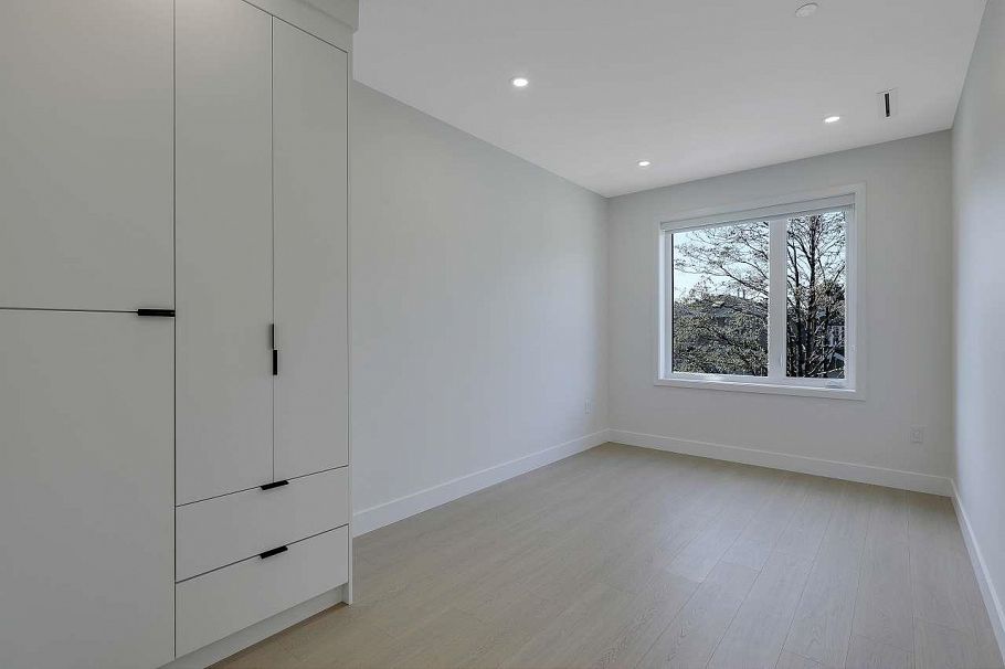 1 3251 E 44 Avenue Vancouver, BC - 11