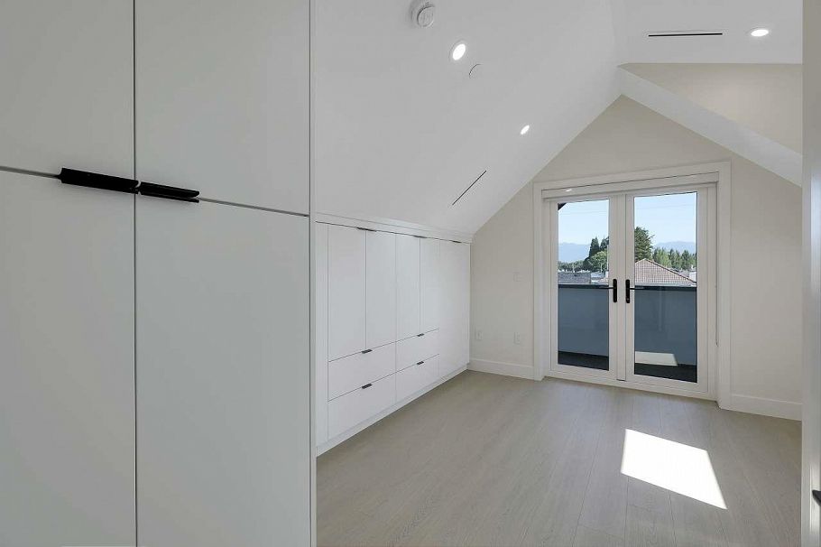 2 3251 E 44 Avenue Vancouver, BC - 23