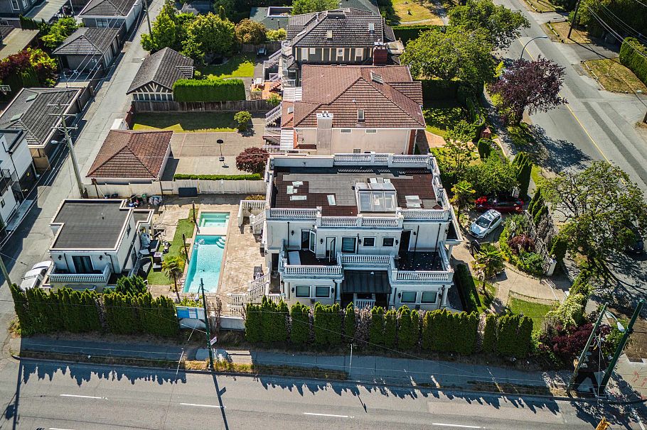 1010 W 57th Avenue Vancouver, BC - 4