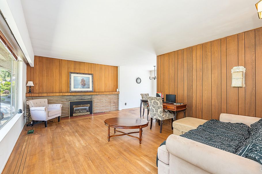 951 Canyon Boulevard North Vancouver, BC - 3