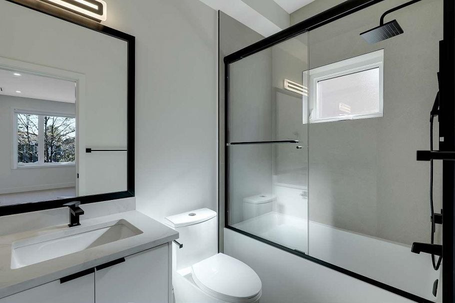 1 3251 E 44 Avenue Vancouver, BC - 12