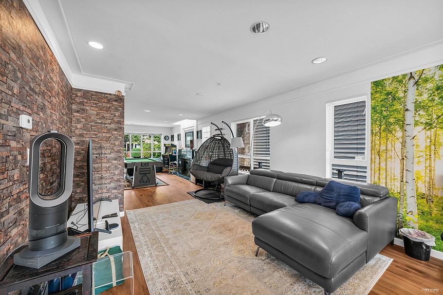 2848 W 20th Avenue Vancouver, BC - 3