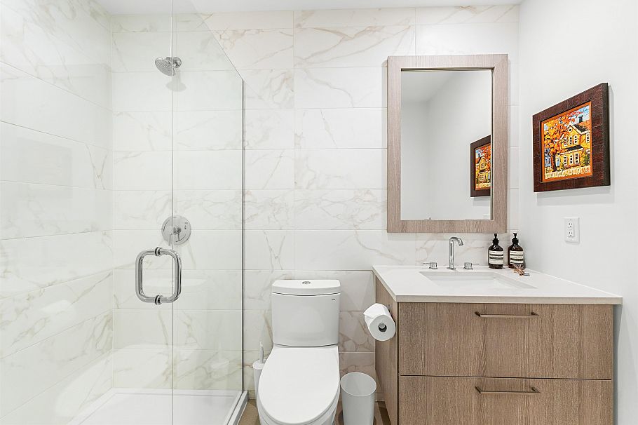 407 733 E 3rd Street North Vancouver, BC - 19