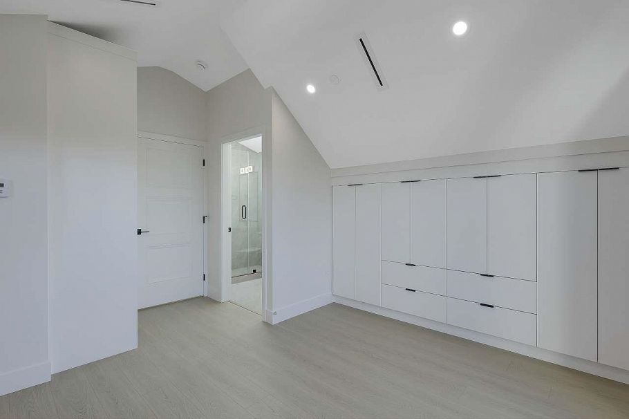 1 3251 E 44 Avenue Vancouver, BC - 18