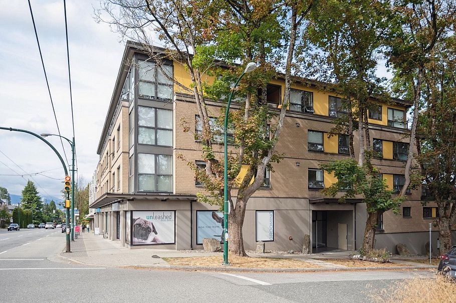 305 997 W 22nd Avenue Vancouver, BC - 1