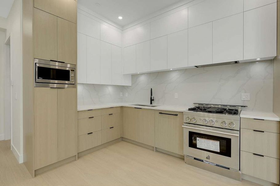 1 3251 E 44 Avenue Vancouver, BC - 7