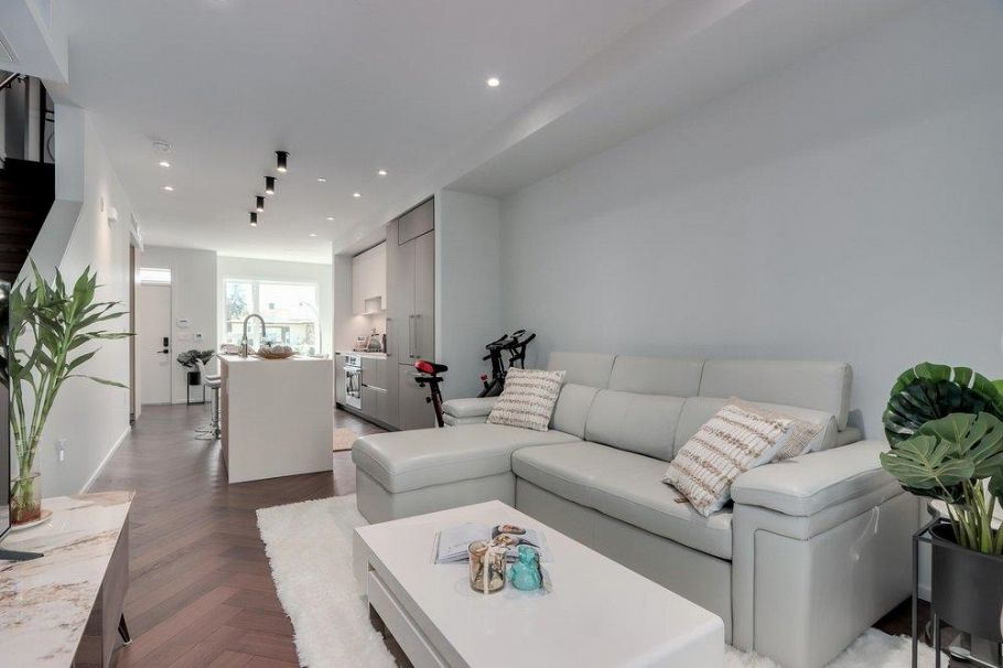 153 785 W 49th Avenue Vancouver, BC - 9