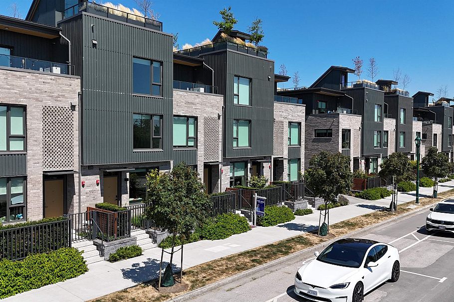 153 785 W 49th Avenue Vancouver, BC - 1