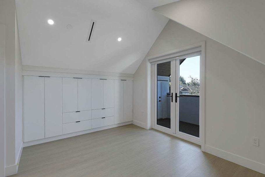 1 3251 E 44 Avenue Vancouver, BC - 17