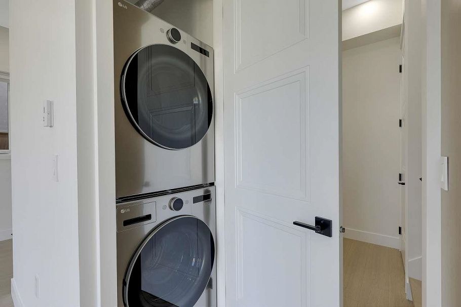 2 3251 E 44 Avenue Vancouver, BC - 16