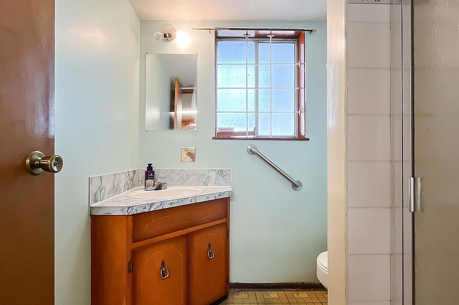 550 E 55th Avenue Vancouver, BC - 25