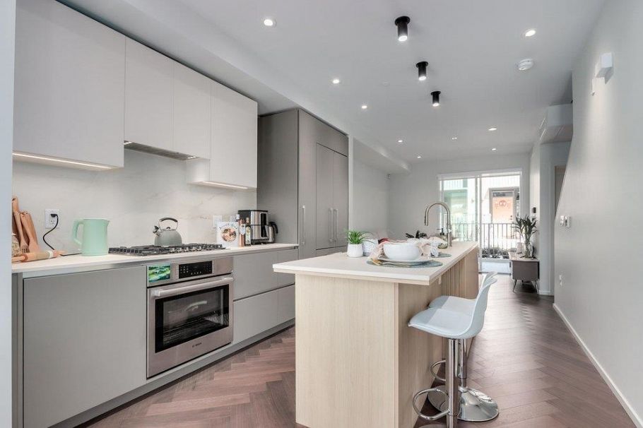 153 785 W 49th Avenue Vancouver, BC - 5