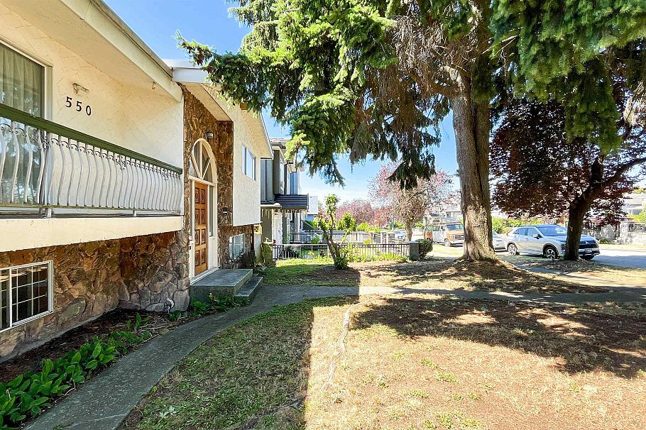 550 E 55th Avenue Vancouver, BC - 4