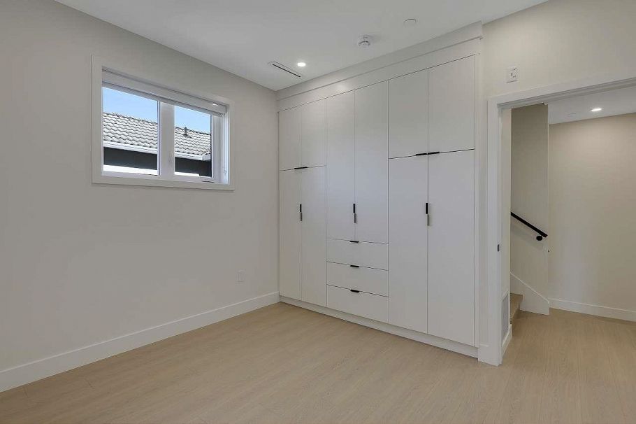 1 3251 E 44 Avenue Vancouver, BC - 16