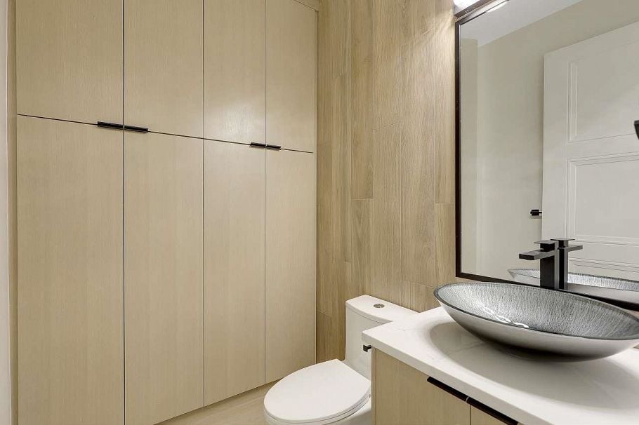 1 3251 E 44 Avenue Vancouver, BC - 9