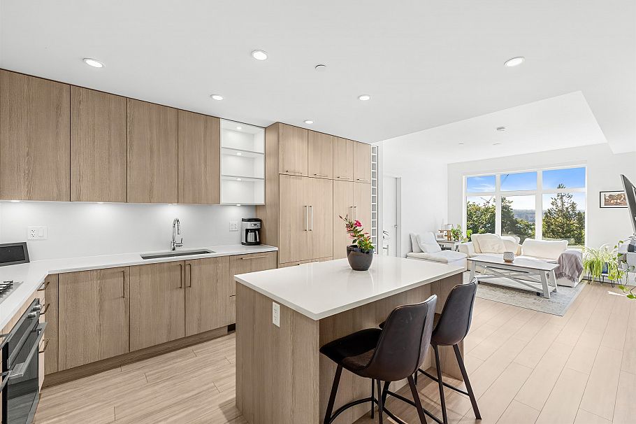 407 733 E 3rd Street North Vancouver, BC - 1