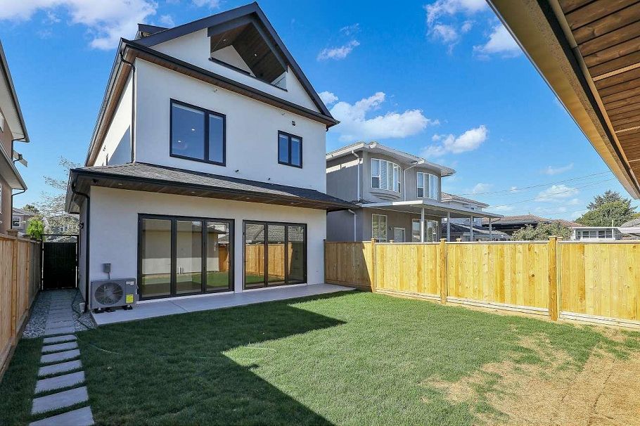 2 3251 E 44 Avenue Vancouver, BC - 1