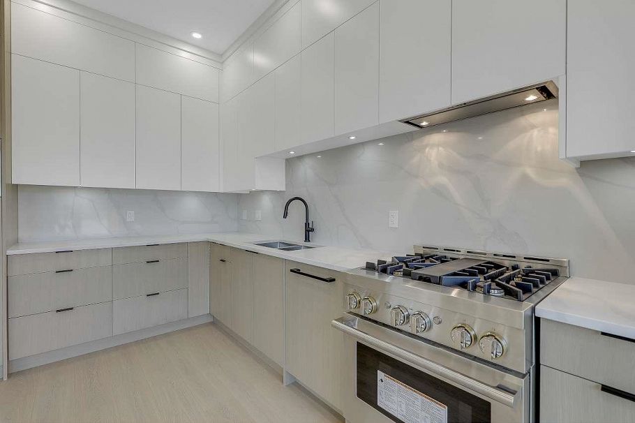 2 3251 E 44 Avenue Vancouver, BC - 13