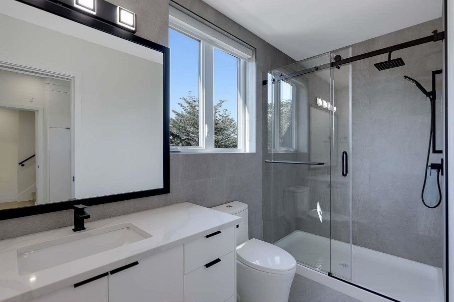 1 3251 E 44 Avenue Vancouver, BC - 15