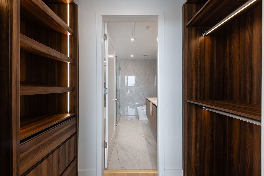 901 135 E 13th Street North Vancouver, BC - 16