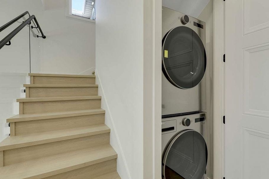 1 3251 E 44 Avenue Vancouver, BC - 10