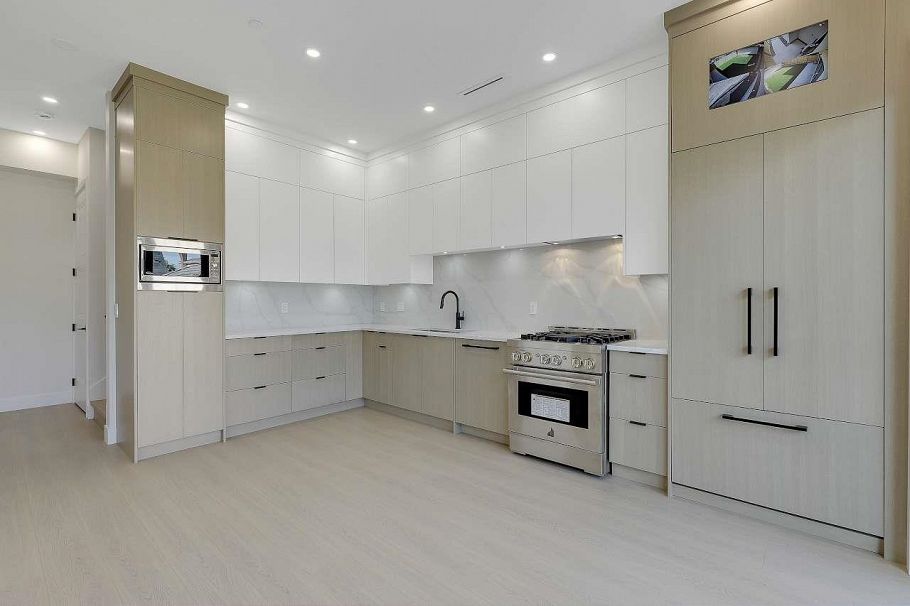 2 3251 E 44 Avenue Vancouver, BC - 12