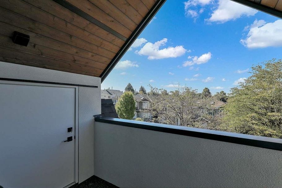 1 3251 E 44 Avenue Vancouver, BC - 20