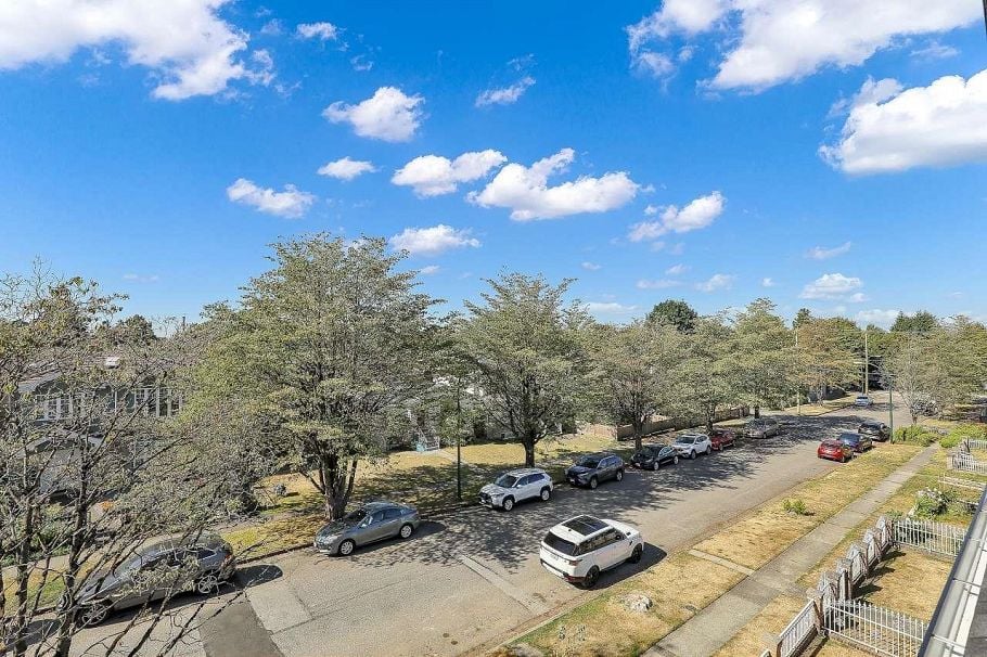 1 3251 E 44 Avenue Vancouver, BC - 22