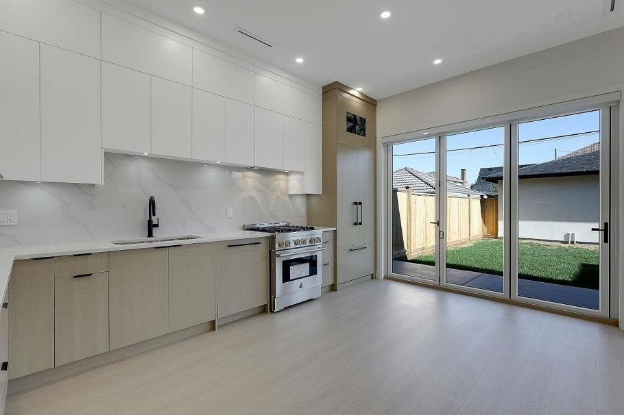 2 3251 E 44 Avenue Vancouver, BC - 11