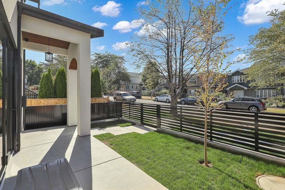 1 3251 E 44 Avenue Vancouver, BC - 25