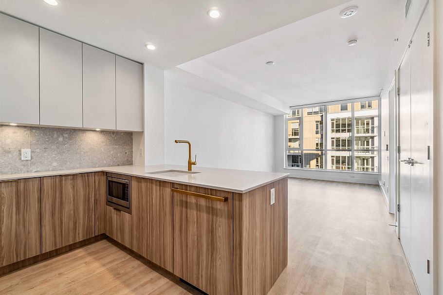 902 2325 Emery Court North Vancouver, BC - 4