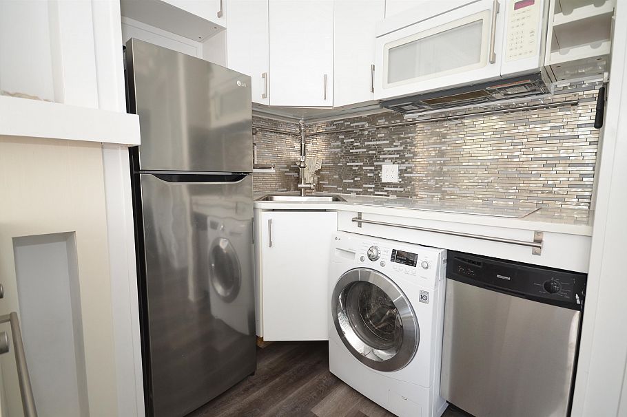 401 1250 Burnaby Street Vancouver, BC - 9