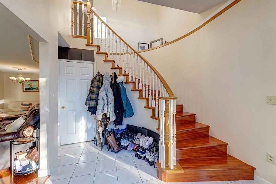 5036 Gladstone Street Vancouver, BC - 2