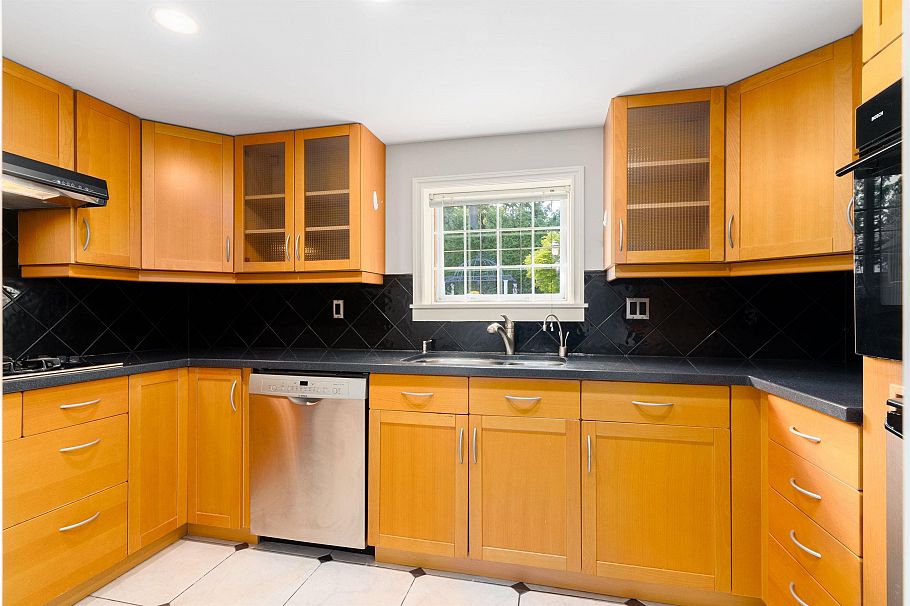 6361 Granville Street Vancouver, BC - 10