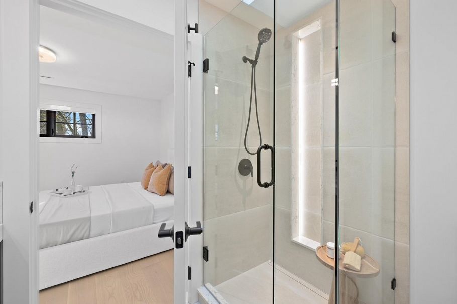 2505 W 37th Avenue Vancouver, BC - 17