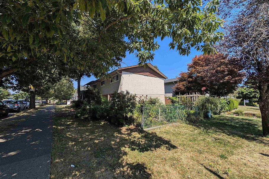 6388 Elliott Street Vancouver, BC - 3