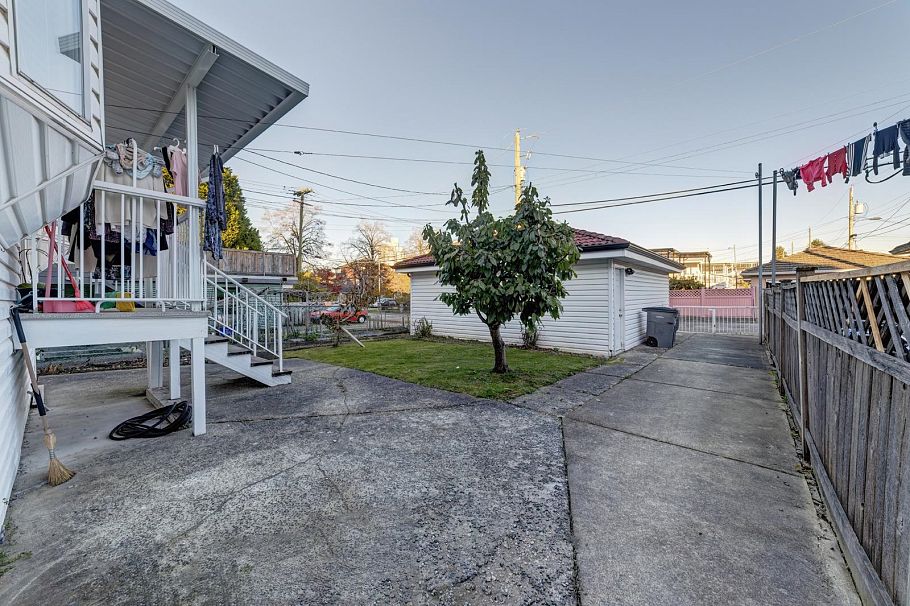 5036 Gladstone Street Vancouver, BC - 25