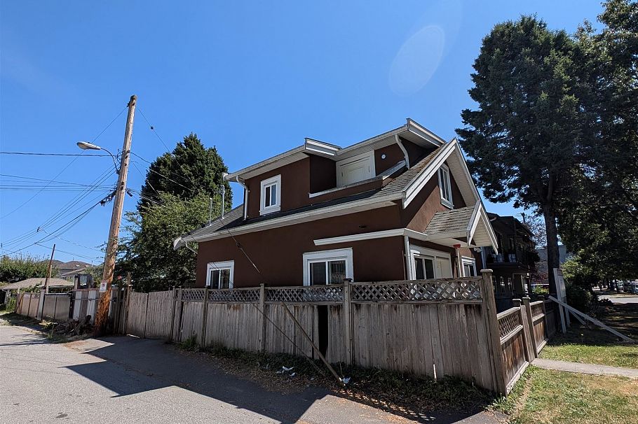 6388 Elliott Street Vancouver, BC - 1