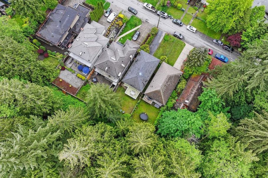 1560 Burrill Avenue North Vancouver, BC - 36