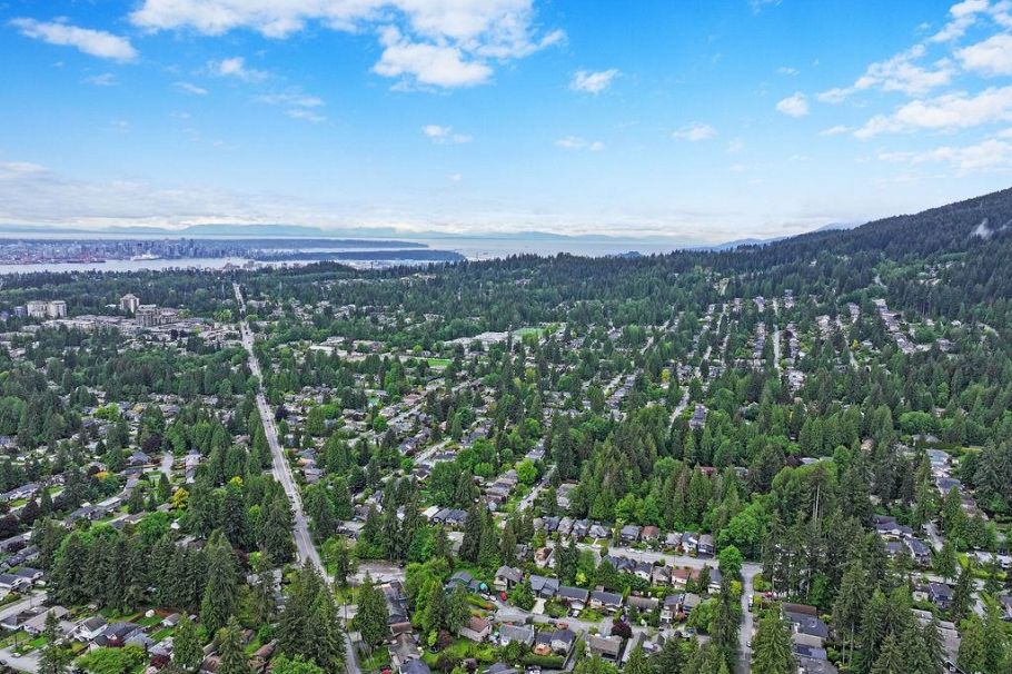 1560 Burrill Avenue North Vancouver, BC - 34