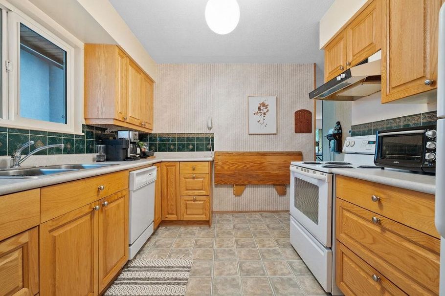 1560 Burrill Avenue North Vancouver, BC - 15