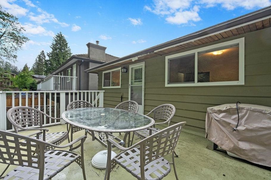 1560 Burrill Avenue North Vancouver, BC - 30