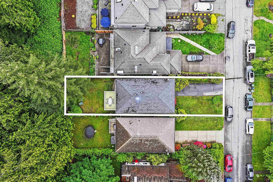 1560 Burrill Avenue North Vancouver, BC - 39