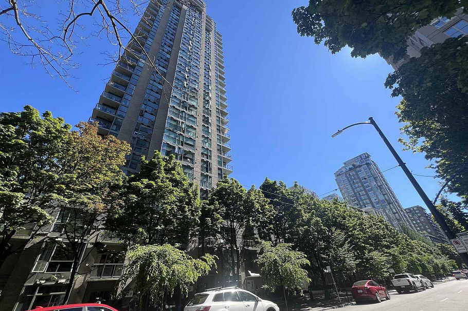 1203 928 Richards Street Vancouver, BC - 12