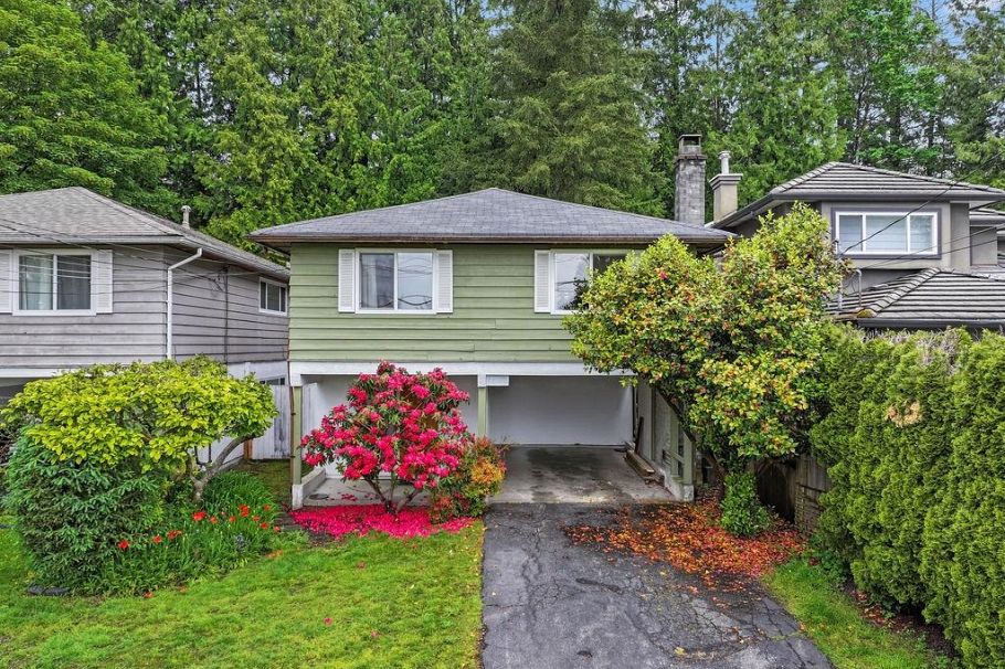 1560 Burrill Avenue North Vancouver, BC - 1