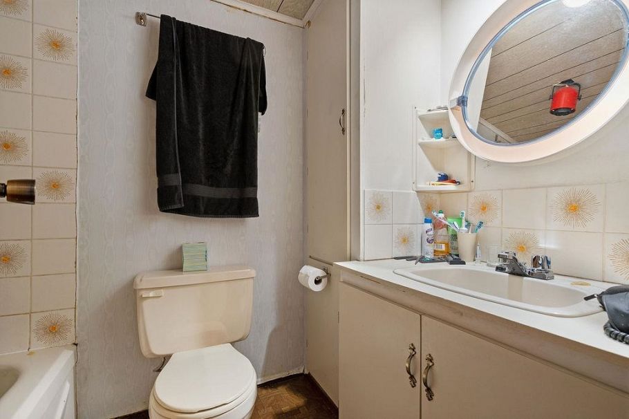 1560 Burrill Avenue North Vancouver, BC - 24