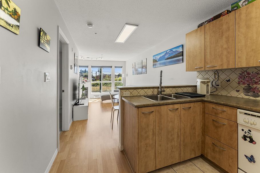 210 2973 Kingsway Vancouver, BC - 3