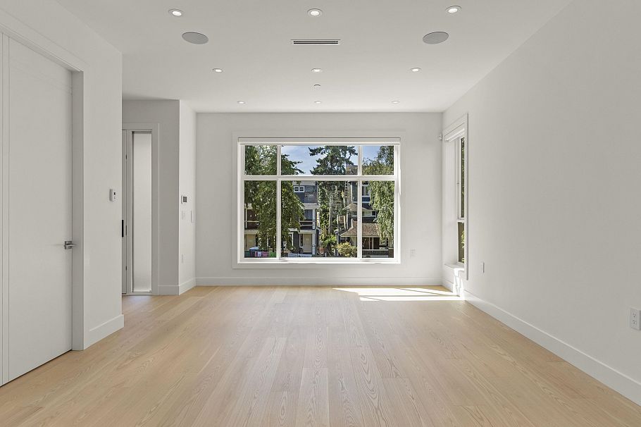 2565 W 2nd Avenue Vancouver, BC - 4